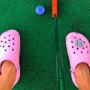 Crocs отказывается от фабрик и закрывает фирменные магазины