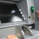 В России часть банкоматов перестала принимать пятитысячные купюры В России часть банкоматов перестала принимать пятитысячные купюры