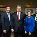 Порошенко обсудил с делегацией Конгресса США усиление санкций против России Порошенко обсудил с делегацией Конгресса США усиление санкций против России